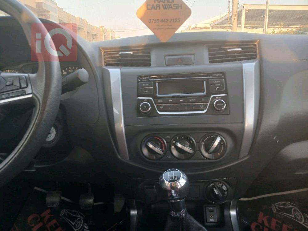 نیسان نەڤارا